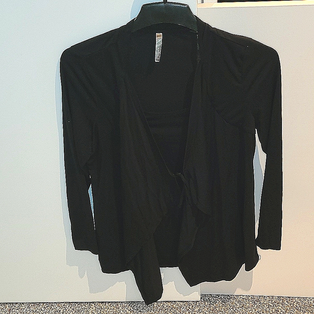 Thyme breastfeeding dressy top *VERY flattering fit* pics don't do this justice!